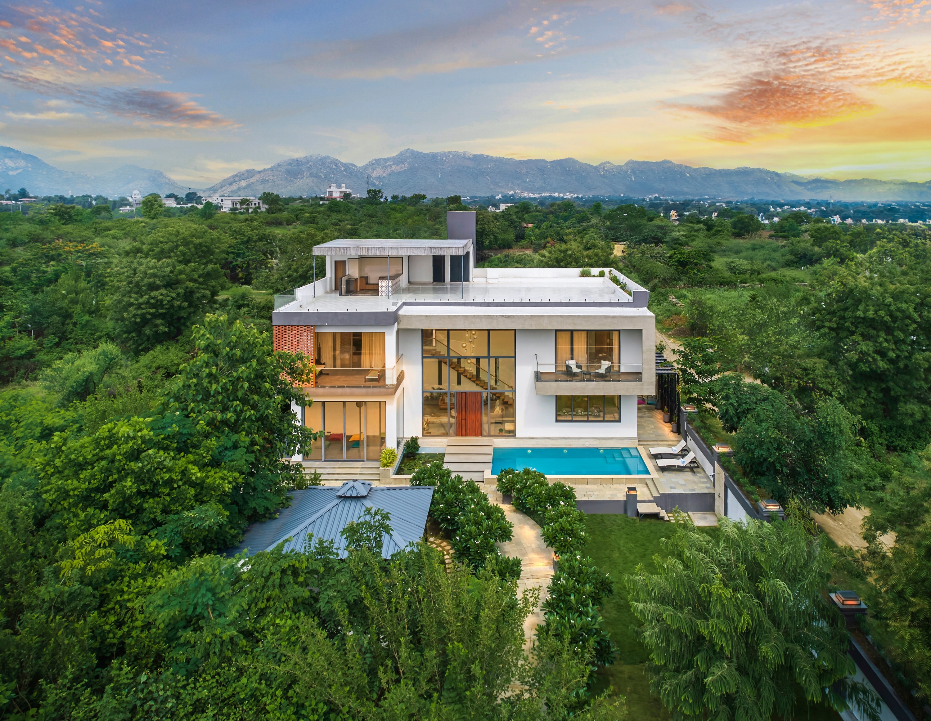 AMA STAYS AND TRAILS NILAYA AMALTAAS VILLA UDAIPUR
